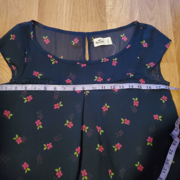 Hollister top - Picture 6 of 6